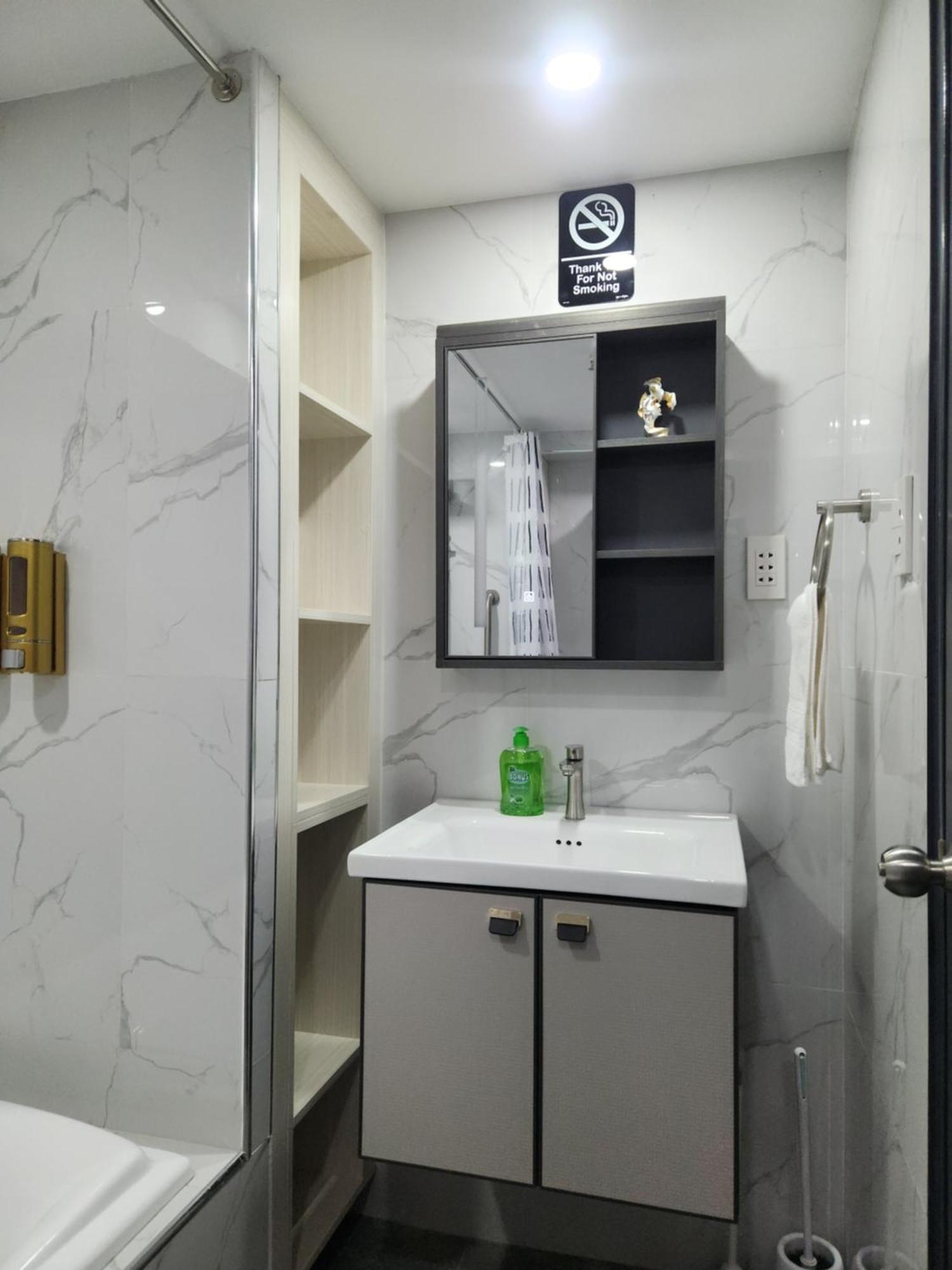 Condo Azur Suites B316 Near Airport, Netflix, Stylish, Cozy With Swimming Pool Lapu-Lapu City Buitenkant foto